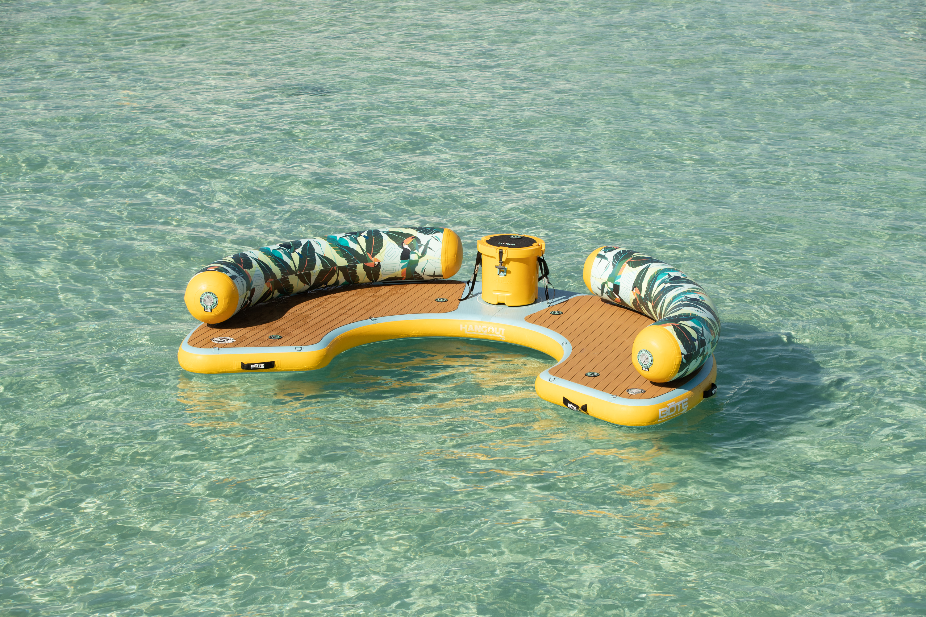 Floating hangout couch