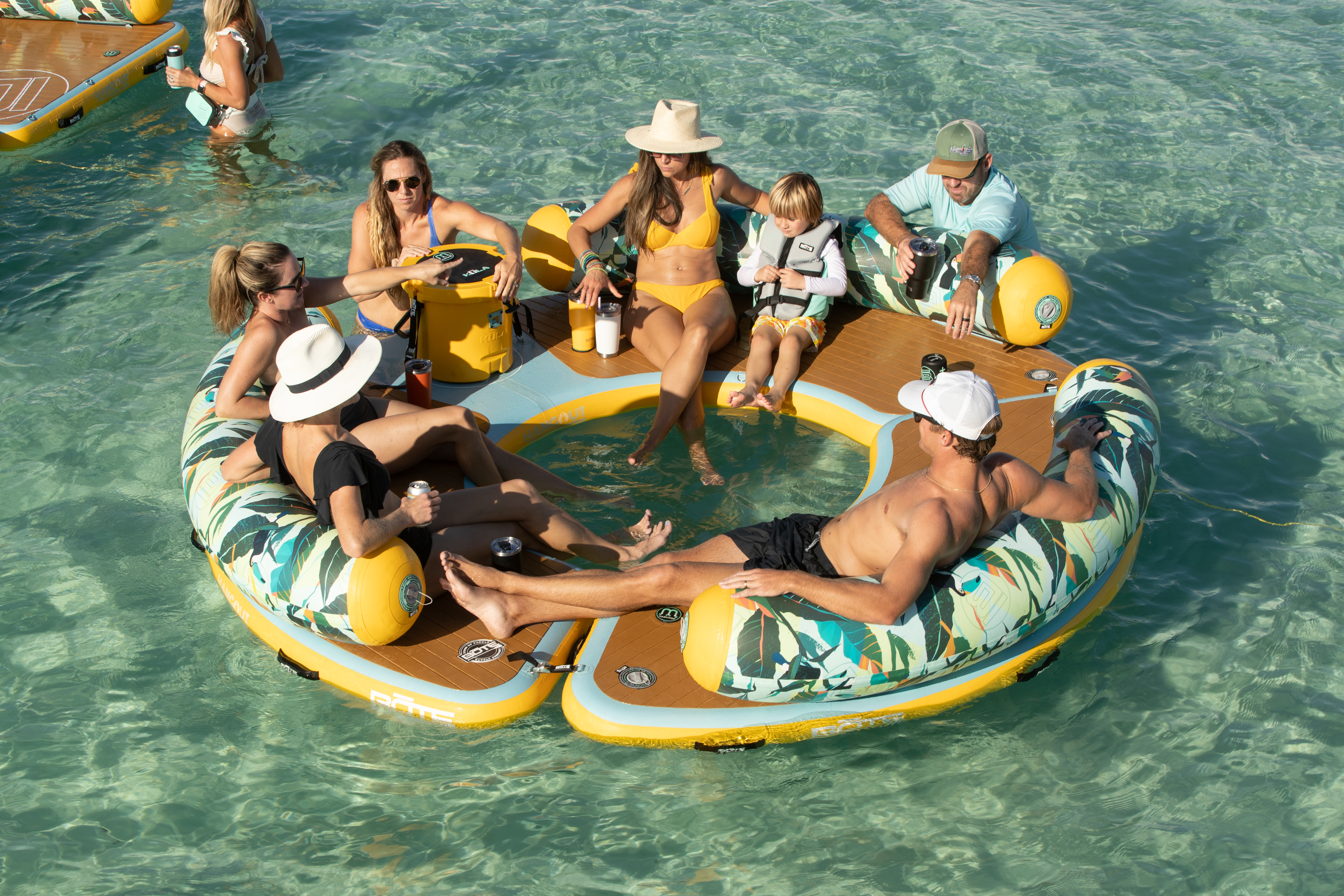 Group on floating hangout